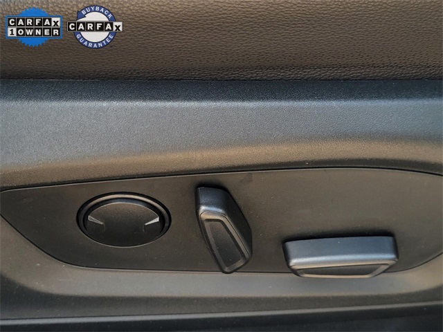 Vehicle image 27 of 44