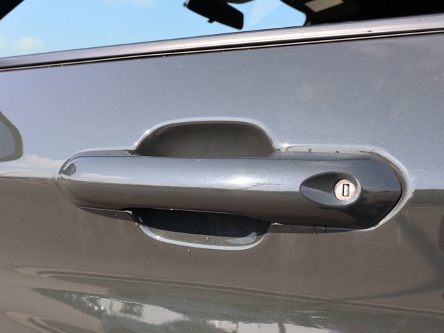 Vehicle image 23 of 47