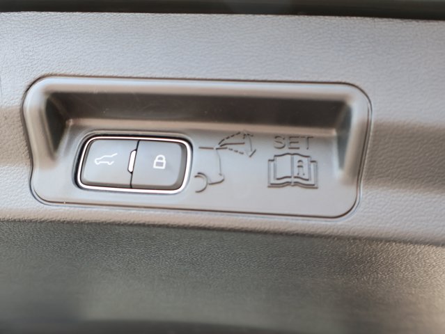 Vehicle image 22 of 47