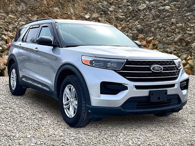2022 Ford Explorer XLT Image 2 of 29