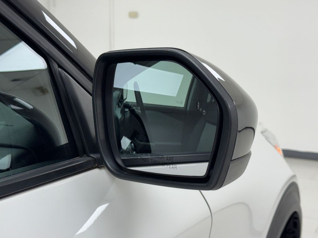Vehicle image 40 of 46