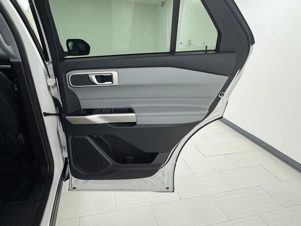 Vehicle image 15 of 46