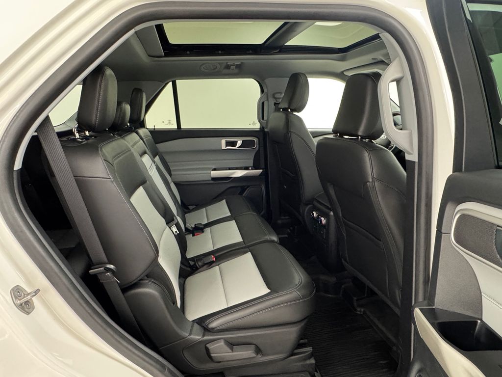 Vehicle image 16 of 46
