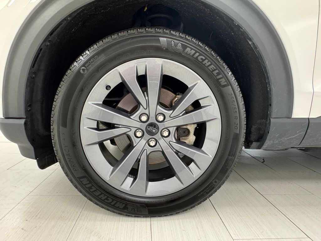 Vehicle image 43 of 46