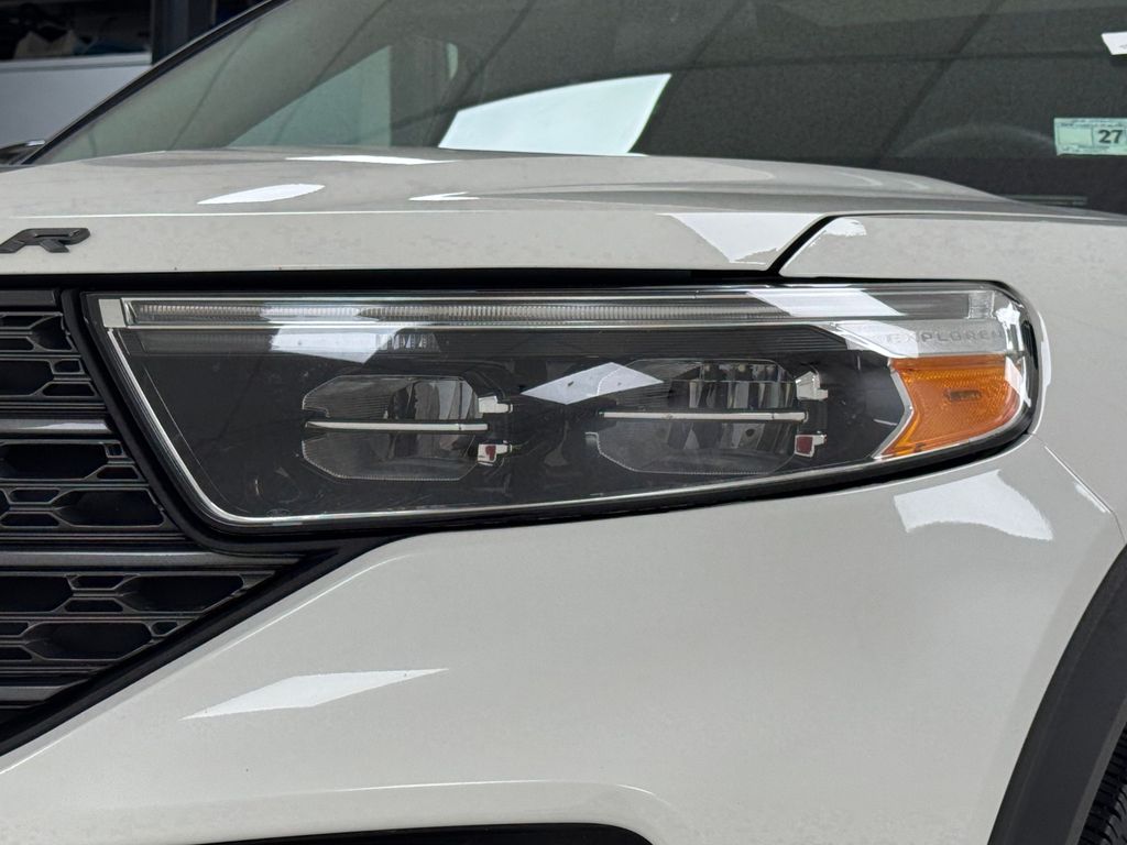 Vehicle image 35 of 46