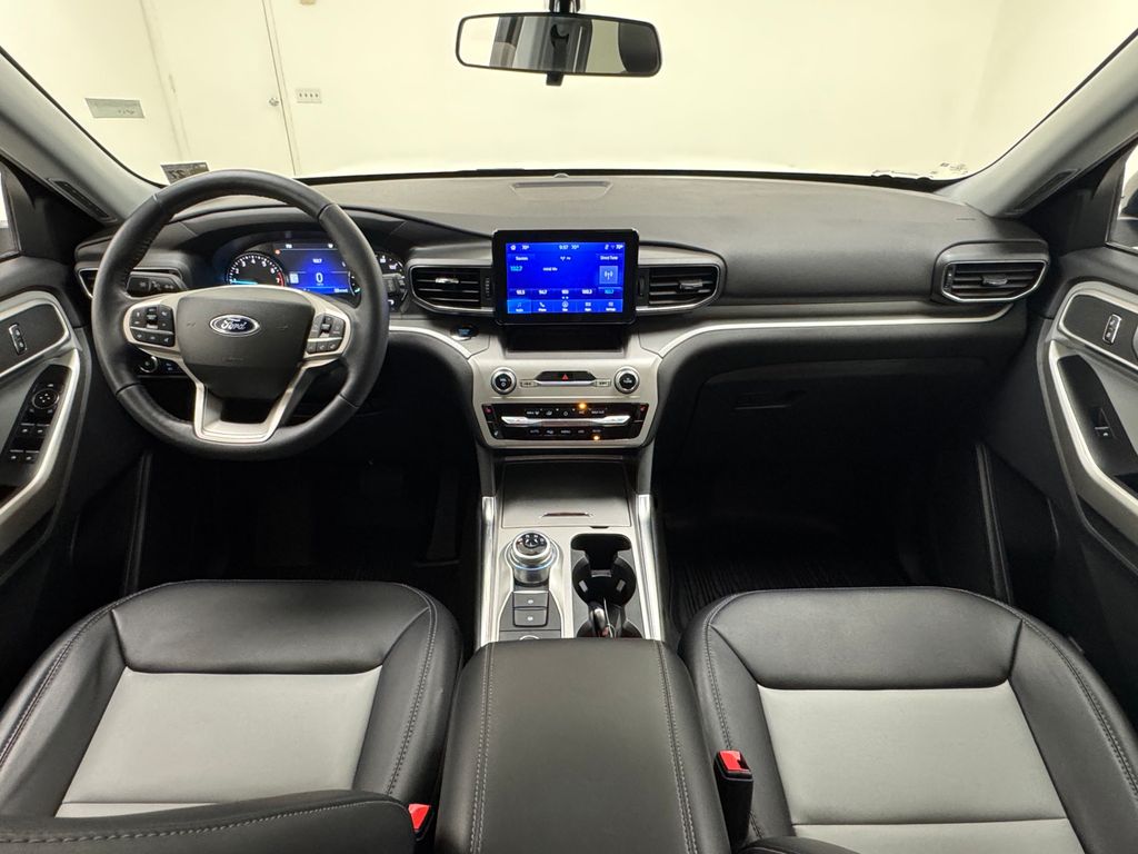 Vehicle image 17 of 46