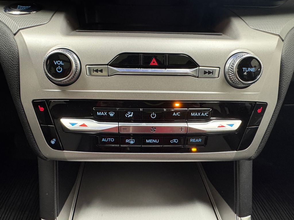 Vehicle image 25 of 46
