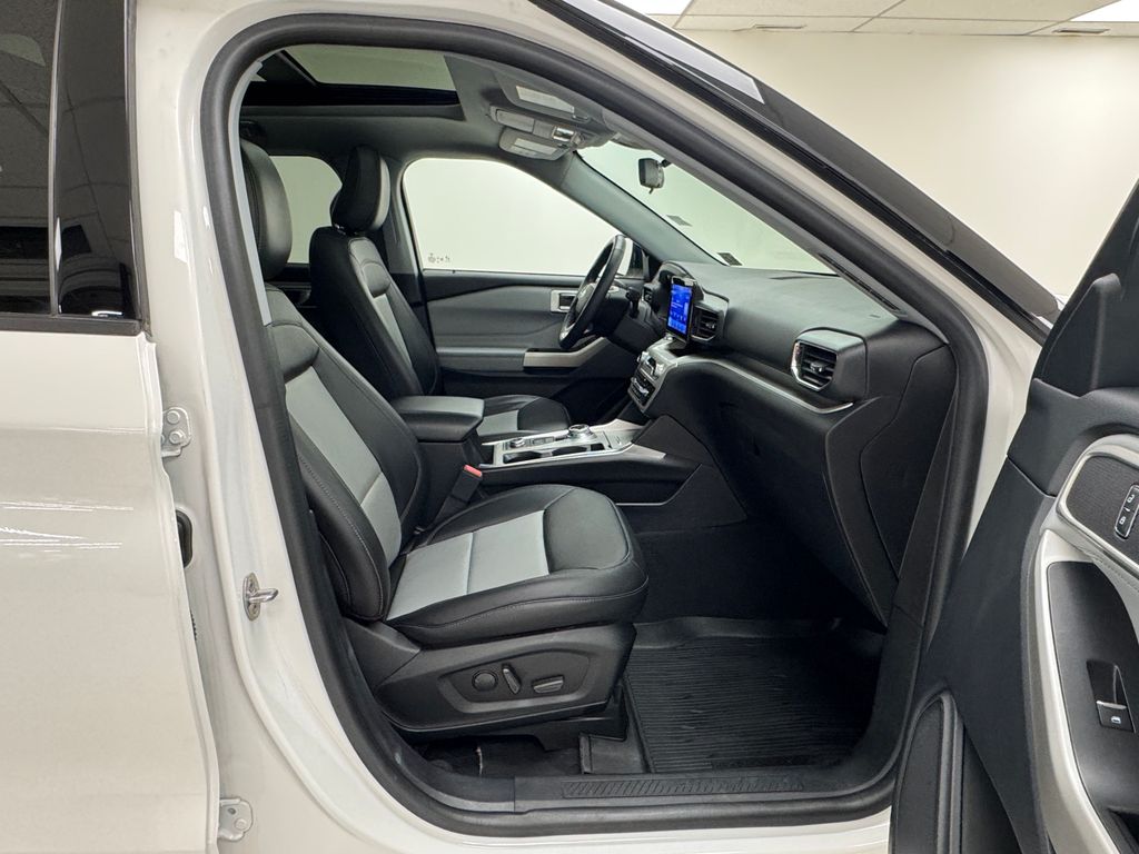 Vehicle image 14 of 46