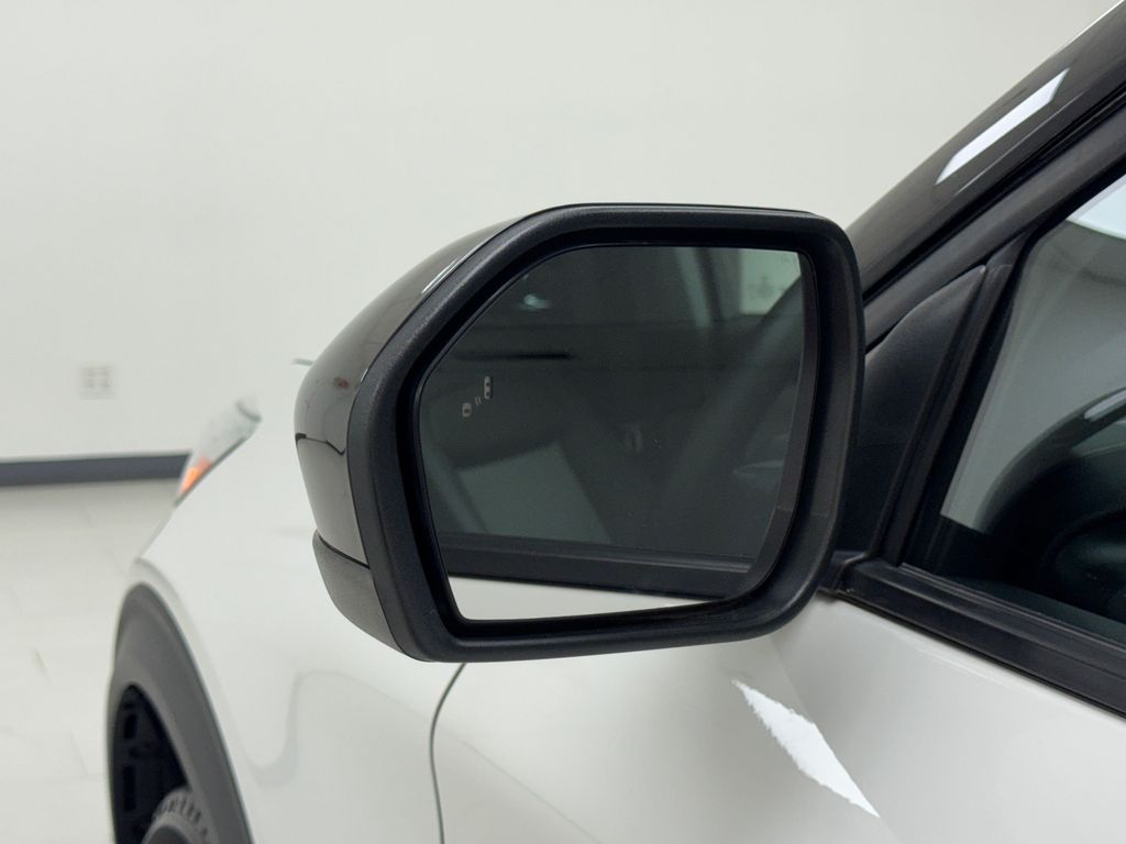 Vehicle image 41 of 46