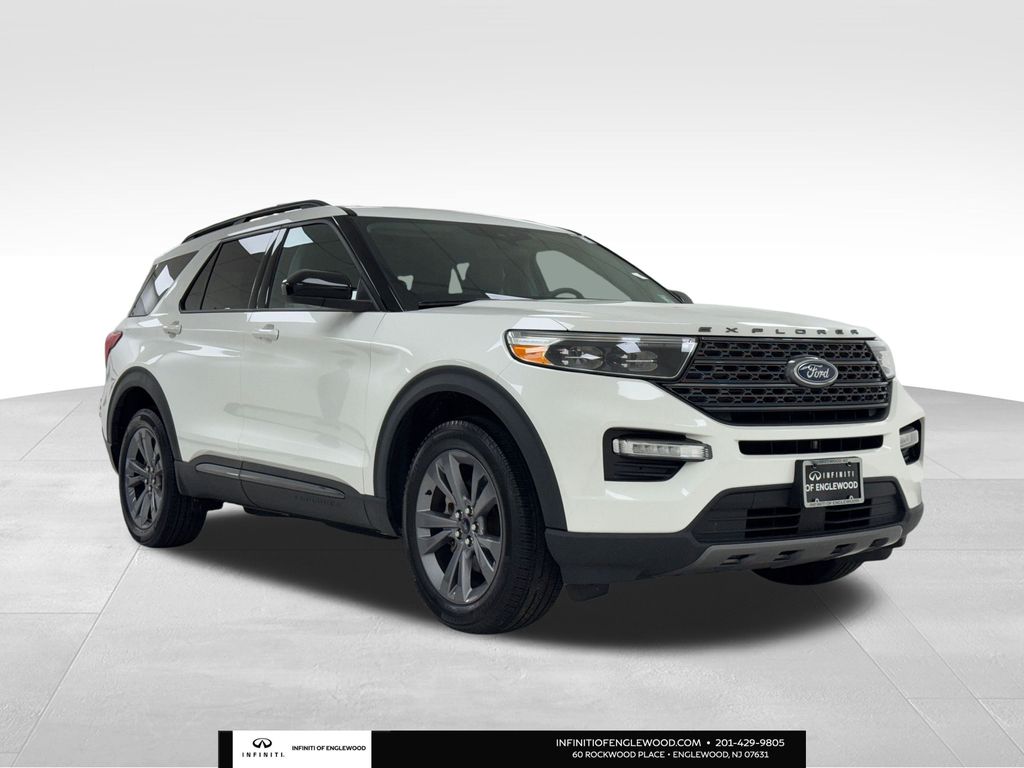 Vehicle image 3 of 46