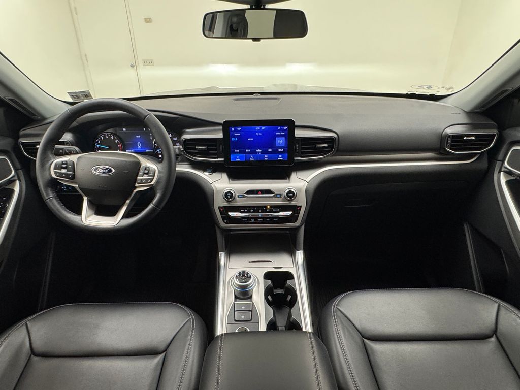Vehicle image 19 of 43