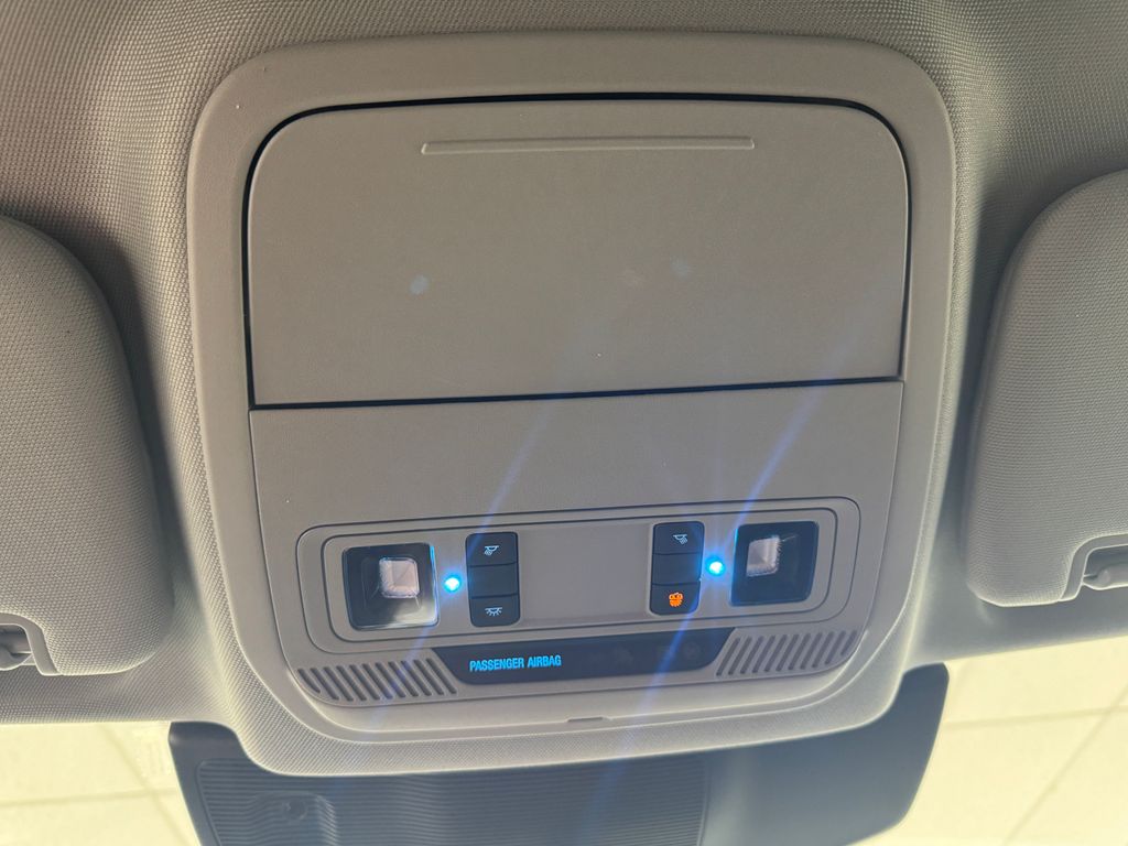 Vehicle image 31 of 43