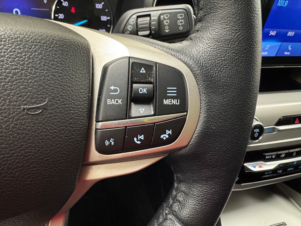 Vehicle image 27 of 43