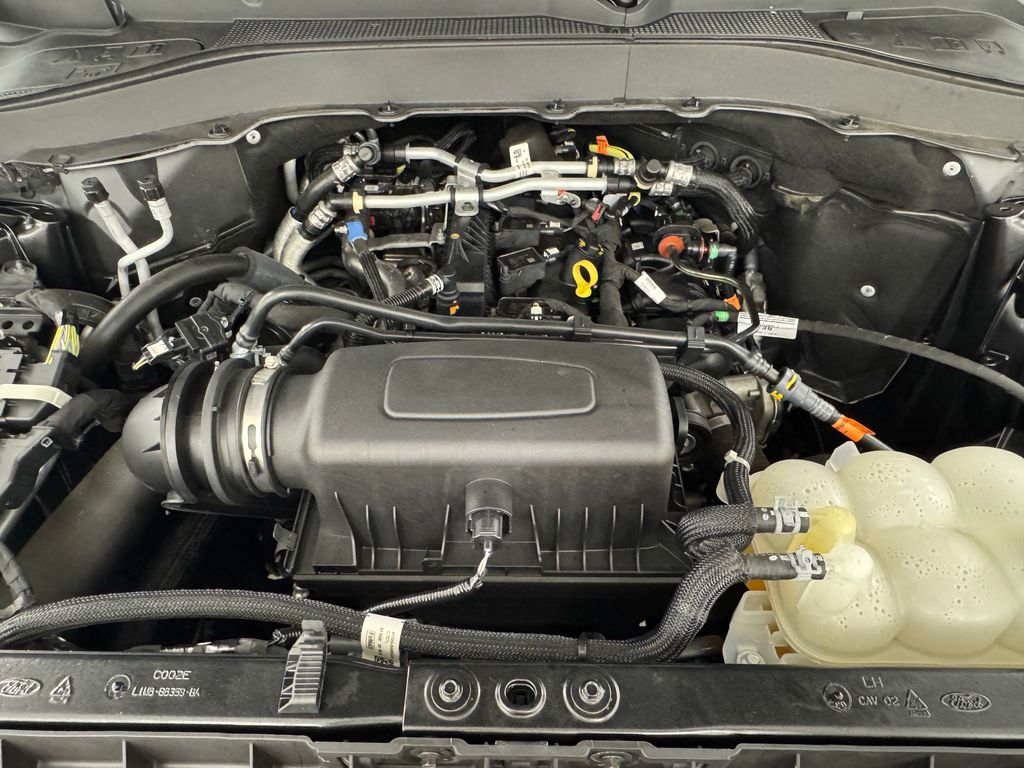 Vehicle image 34 of 43