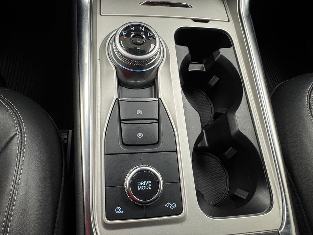 Vehicle image 26 of 43