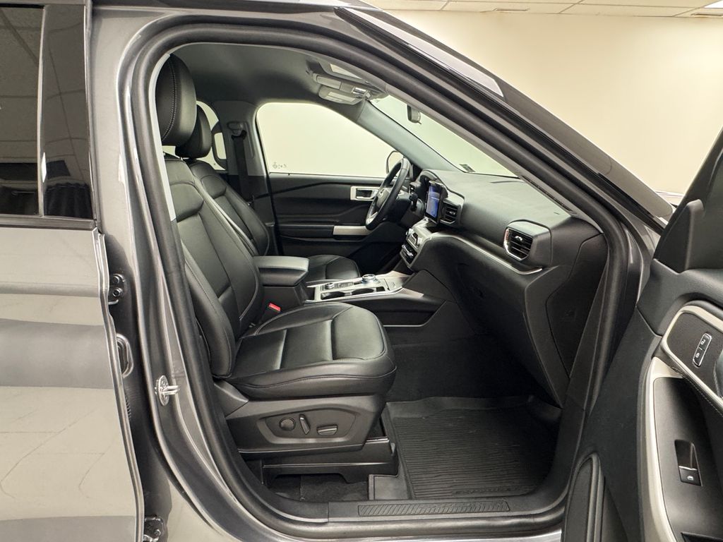 Vehicle image 15 of 43