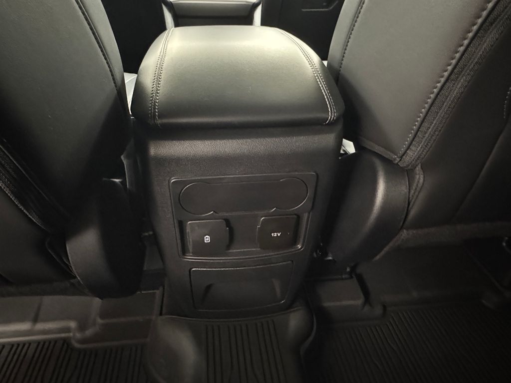 Vehicle image 23 of 43