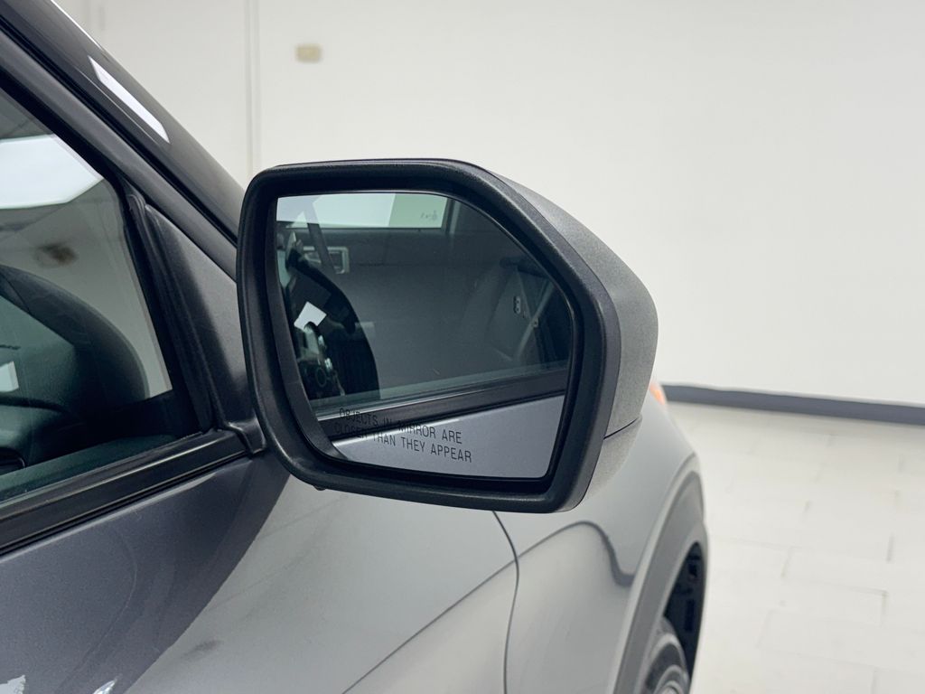 Vehicle image 37 of 43