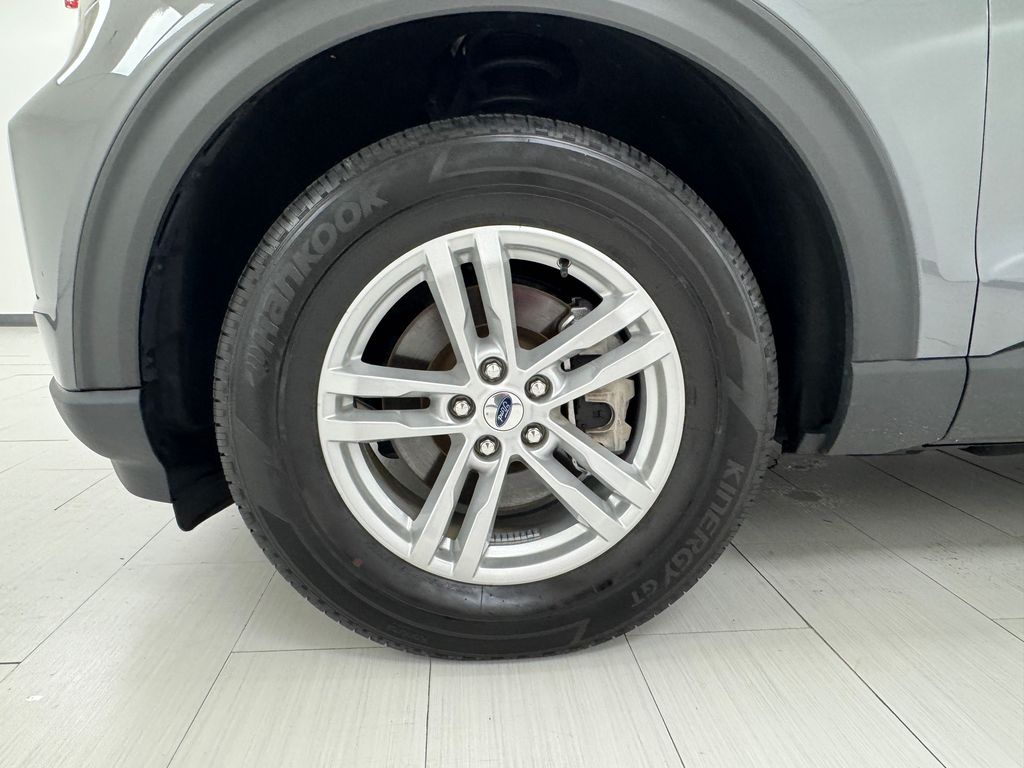 Vehicle image 40 of 43