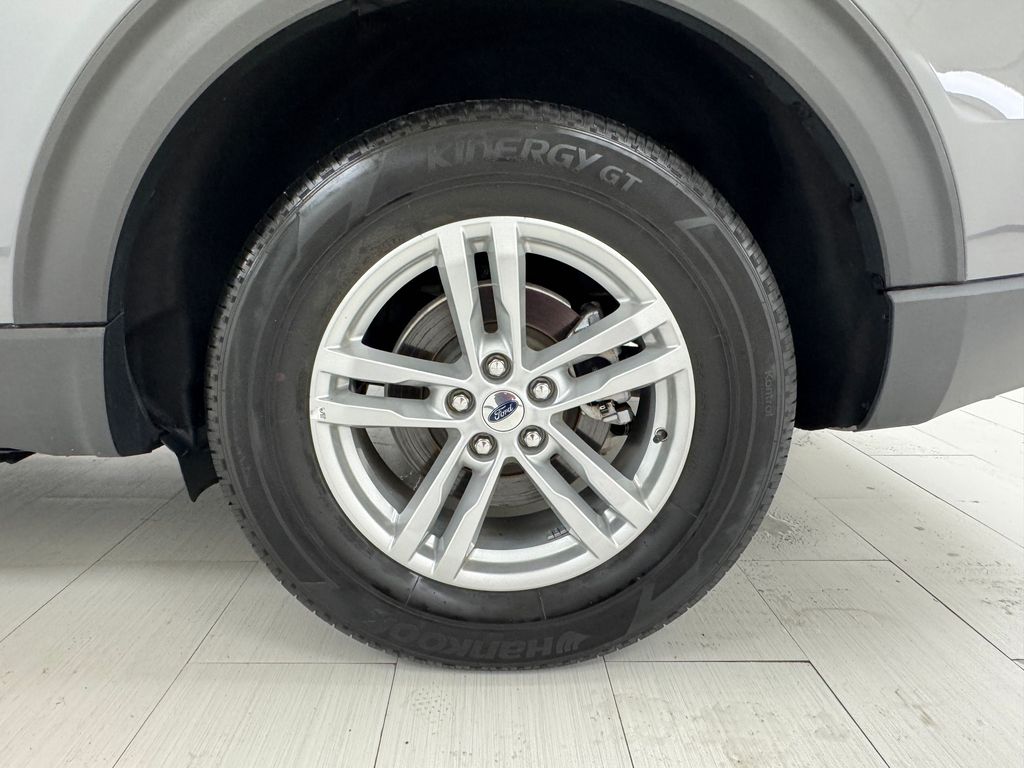 Vehicle image 41 of 43