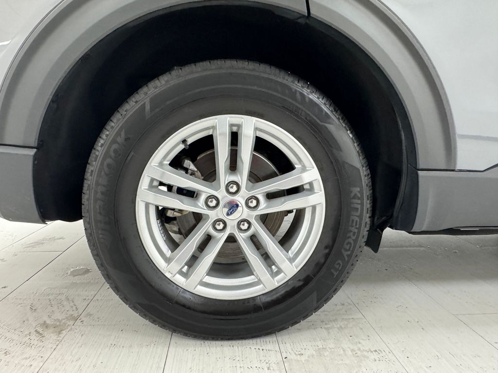 Vehicle image 42 of 43