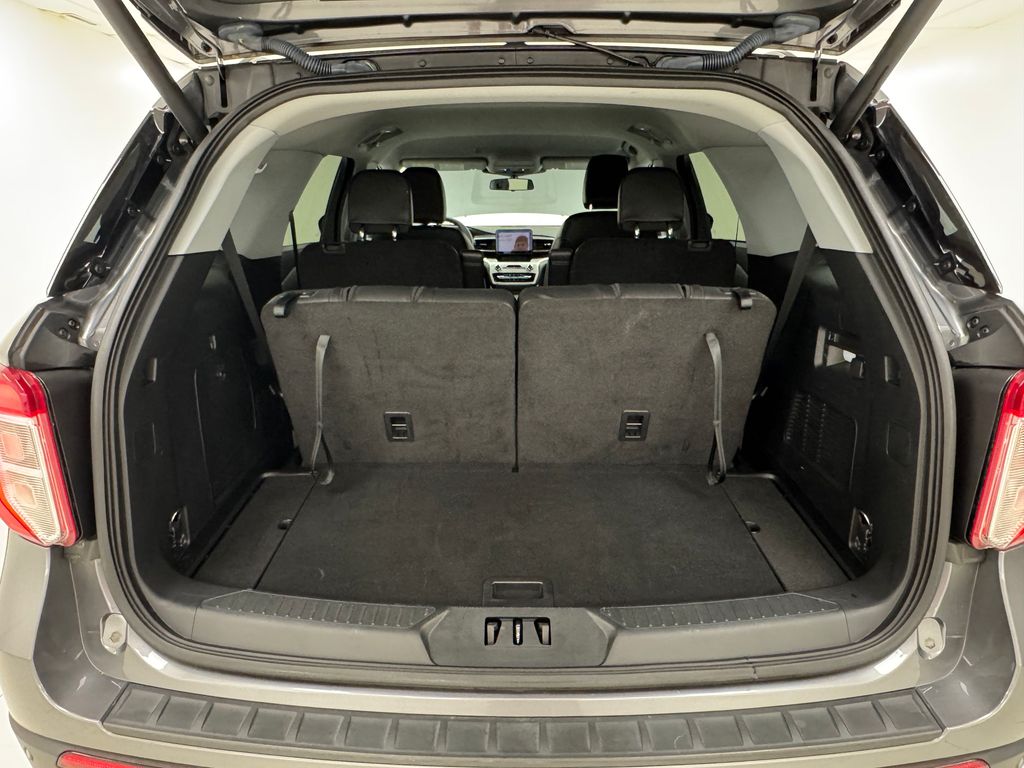 Vehicle image 32 of 43
