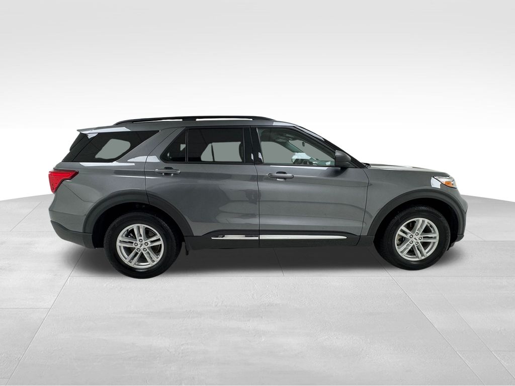 Vehicle image 4 of 43