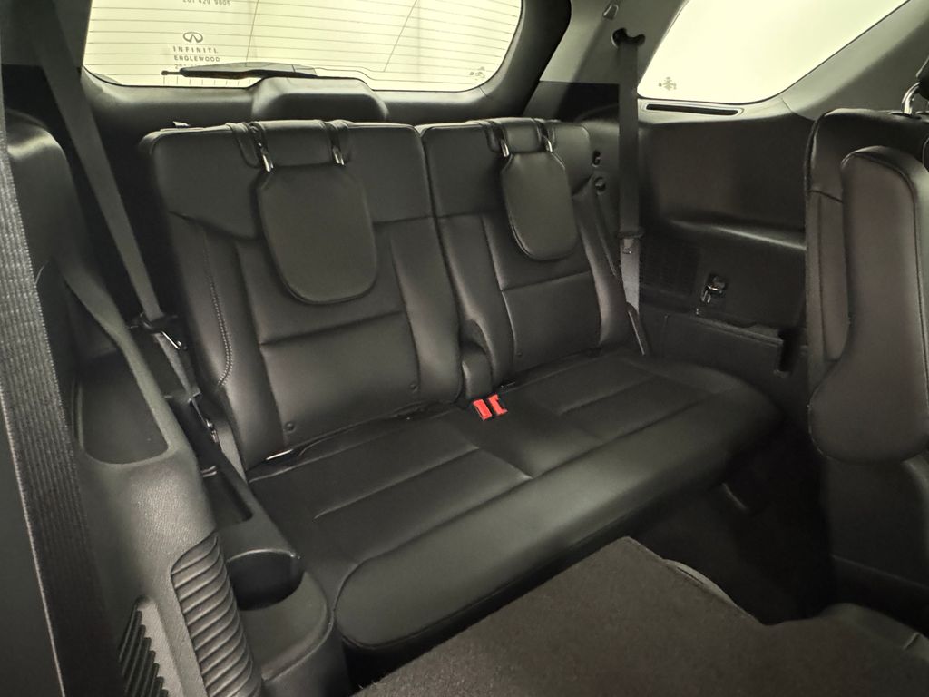 Vehicle image 18 of 43
