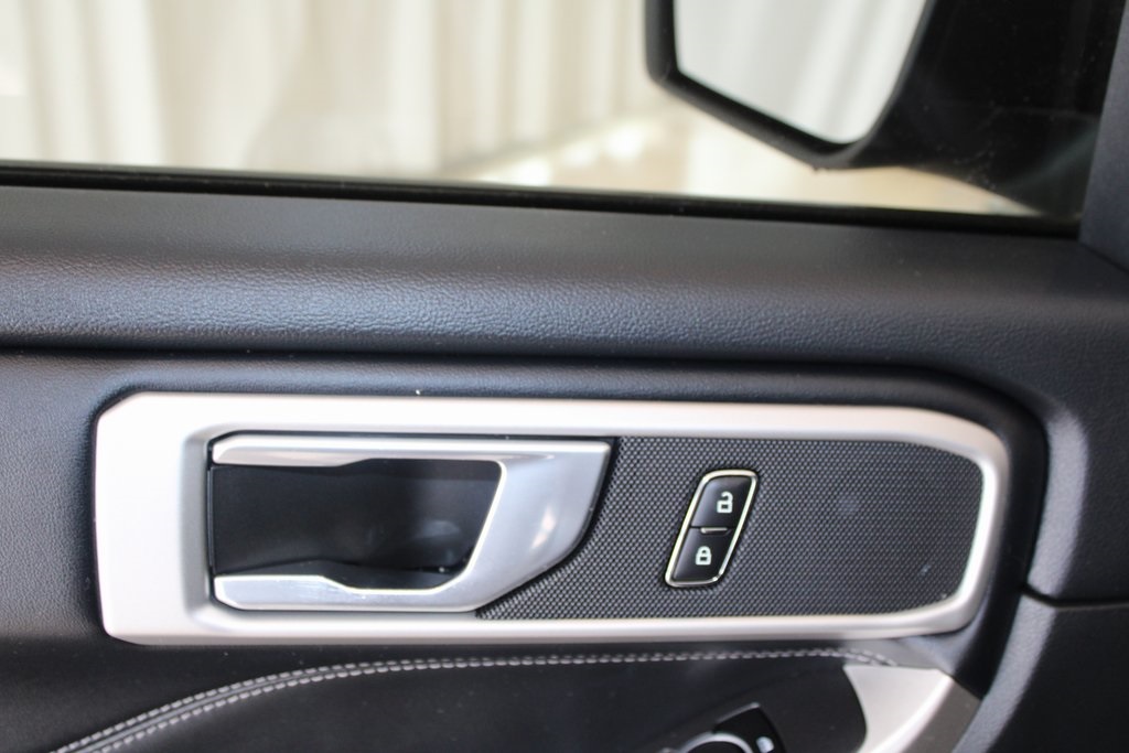 Vehicle image 11 of 46
