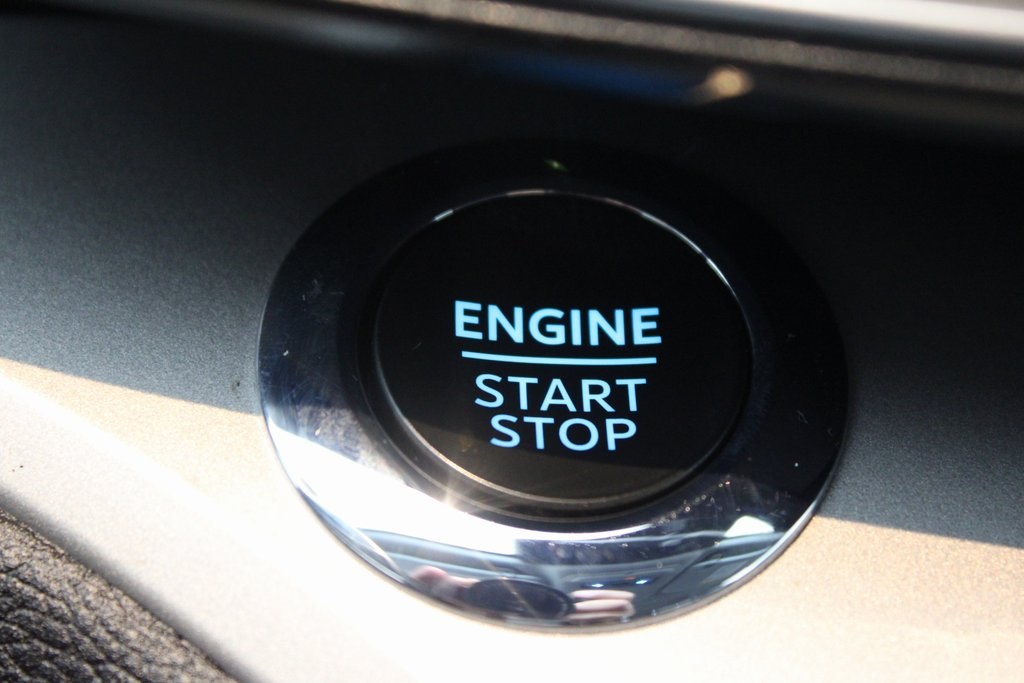Vehicle image 32 of 46