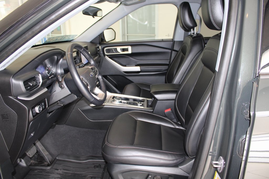 Vehicle image 9 of 46