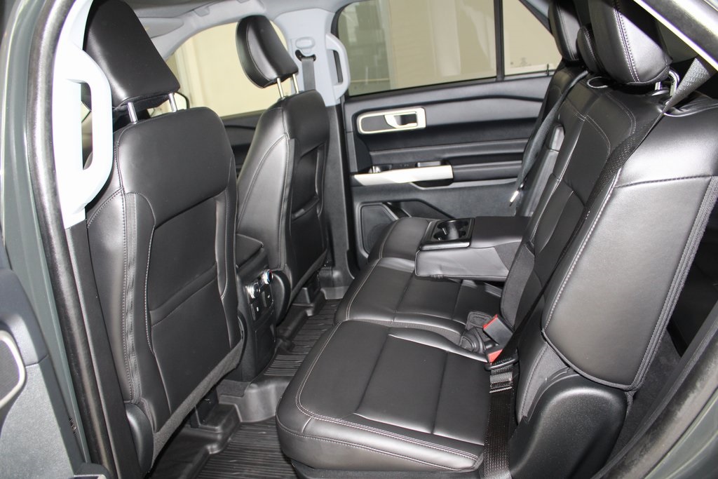 Vehicle image 16 of 46