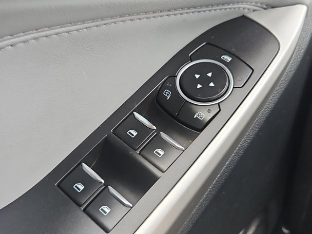Vehicle image 17 of 50