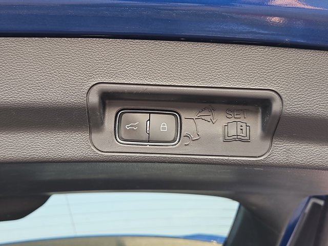Vehicle image 28 of 50