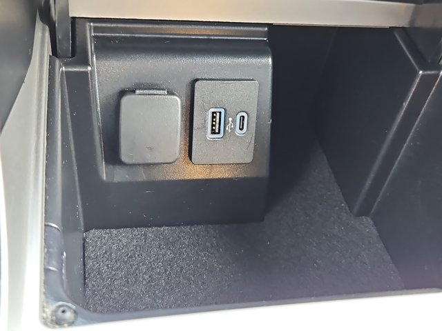 Vehicle image 40 of 50