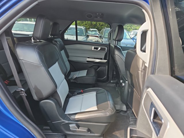 Vehicle image 13 of 50