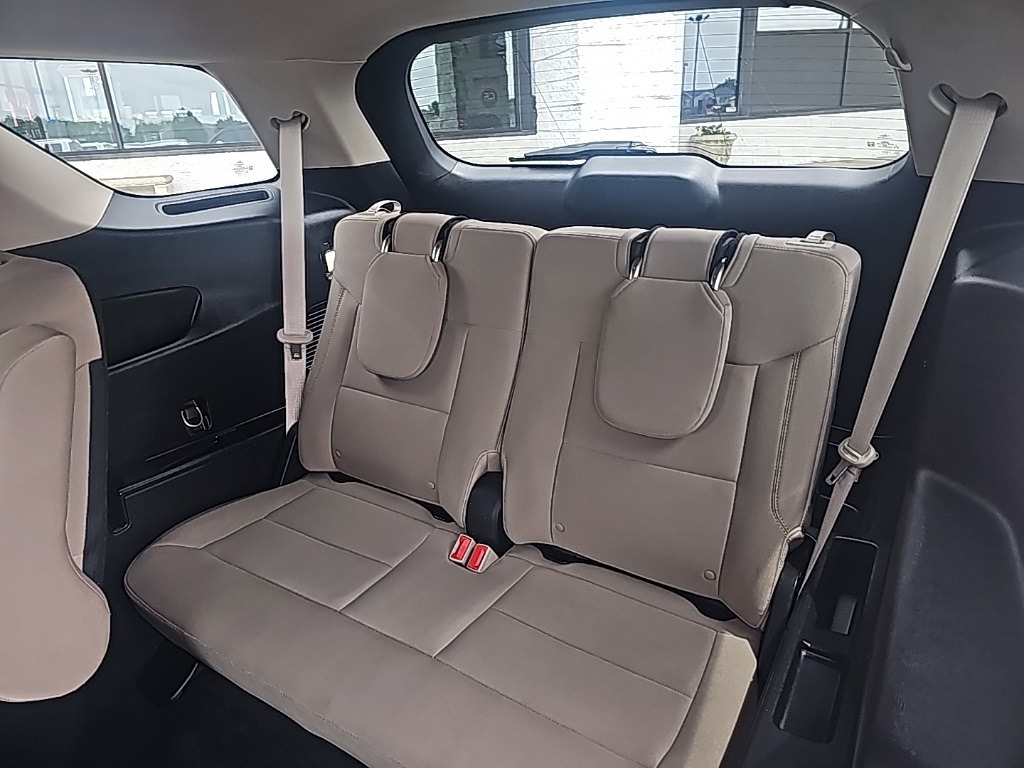 Vehicle image 16 of 28