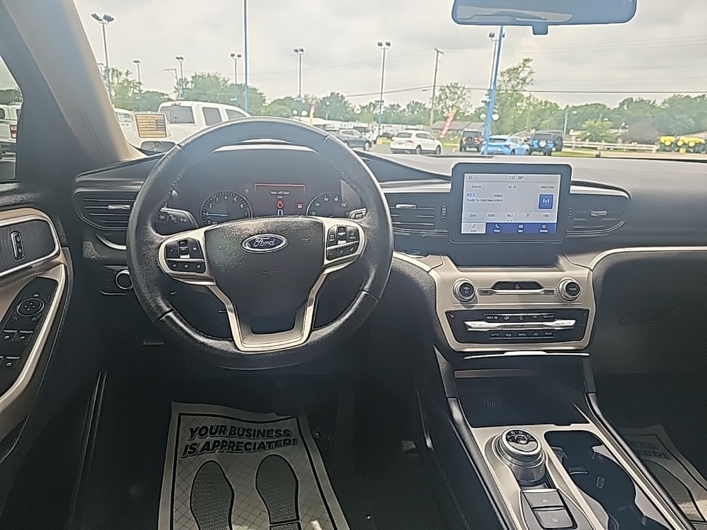 Vehicle image 17 of 28