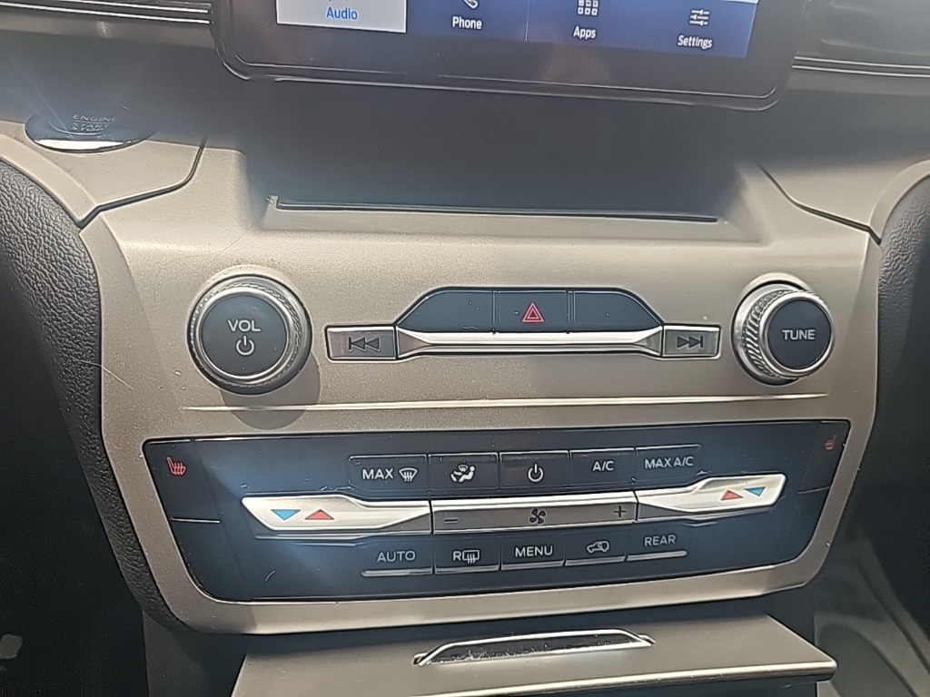 Vehicle image 26 of 28