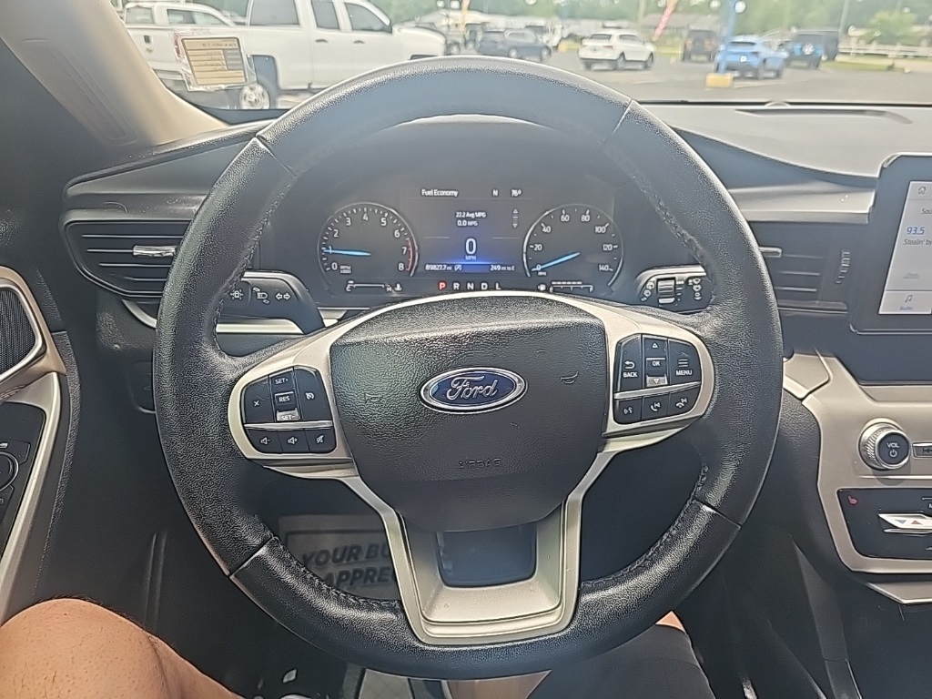 Vehicle image 21 of 28