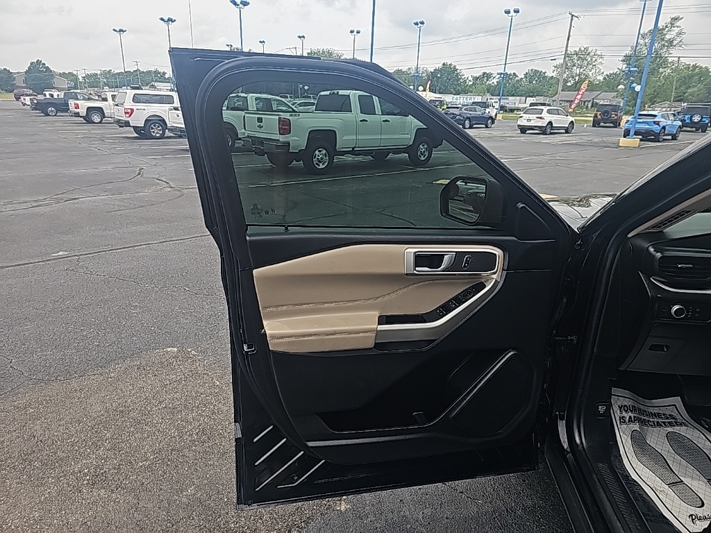 Vehicle image 18 of 28