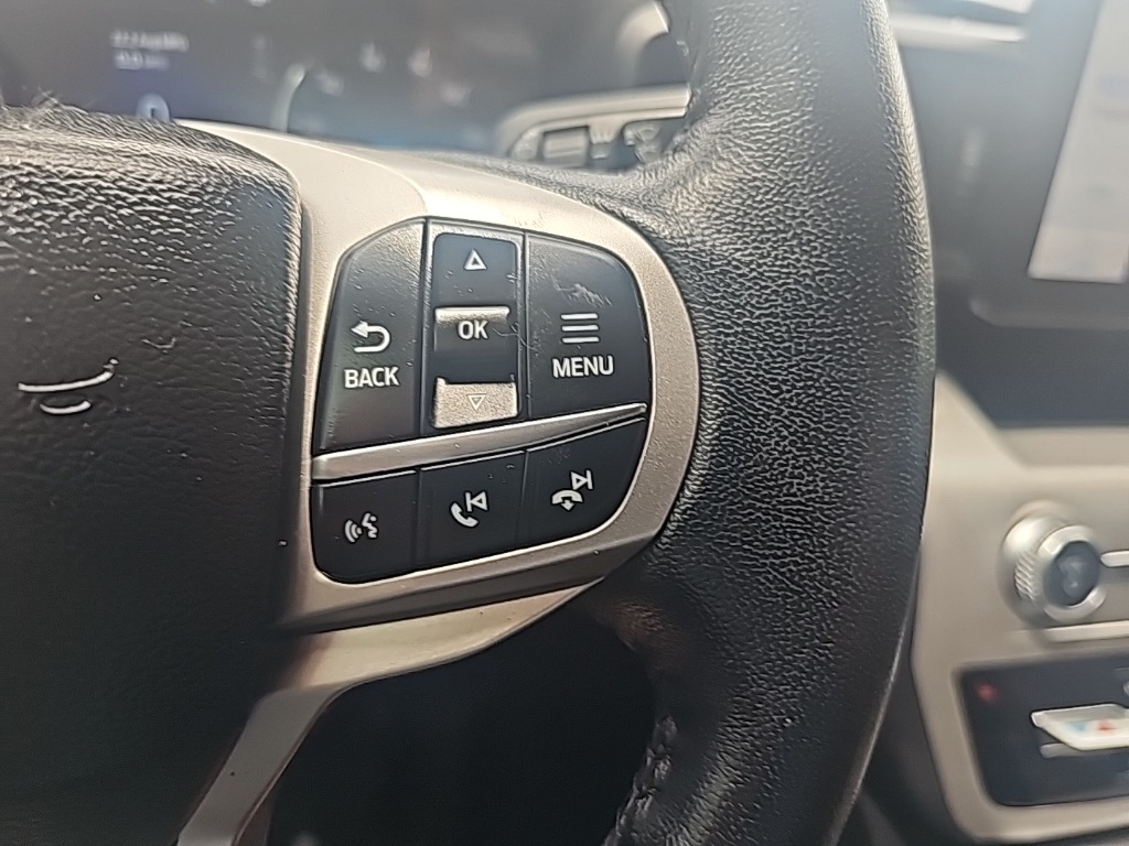 Vehicle image 23 of 28