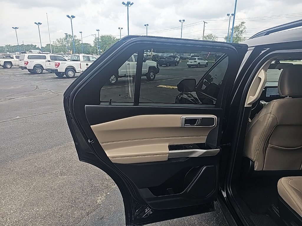 Vehicle image 14 of 28