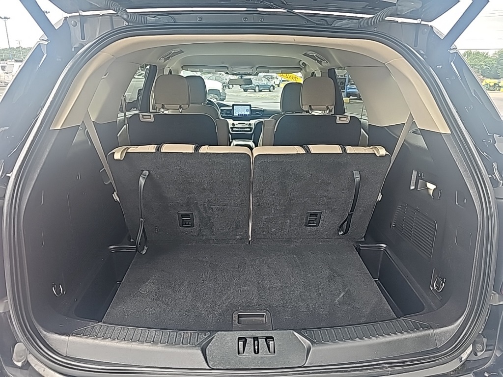 Vehicle image 12 of 28