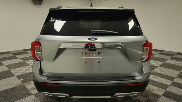 Vehicle image 21 of 52
