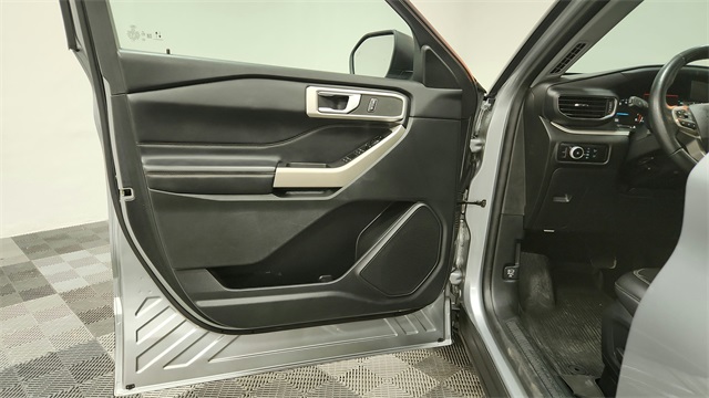 Vehicle image 51 of 52