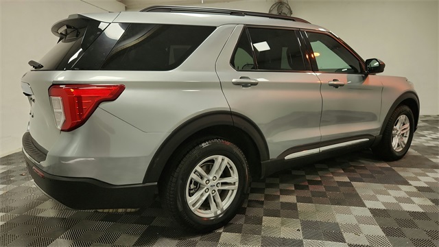 Vehicle image 12 of 52