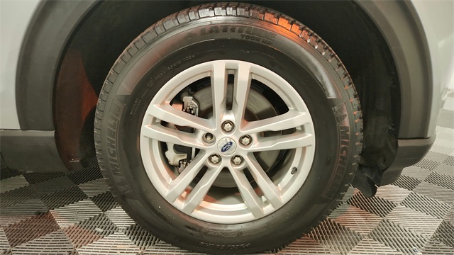Vehicle image 17 of 52