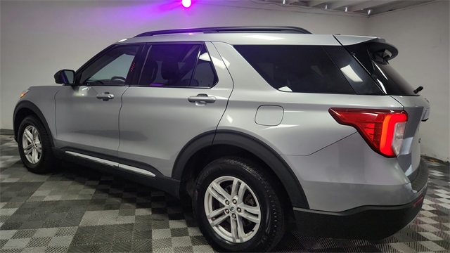 Vehicle image 13 of 52