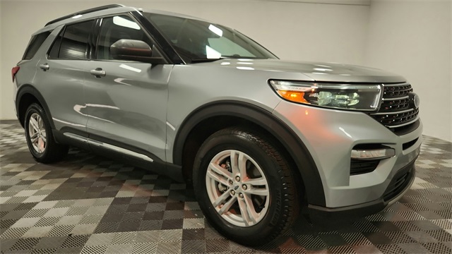 Vehicle image 4 of 52